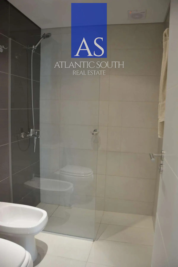 Apartamento ID.5009 - Apartamento de 2 dormitorios con vista y garage en Playa Brava, Punta del Este