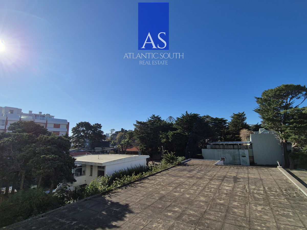 Apartamento ID.4201 - Apartamento 1 dormitorio en venta con vista al Mar edificio primera línea Playa Mansa Punta del Este