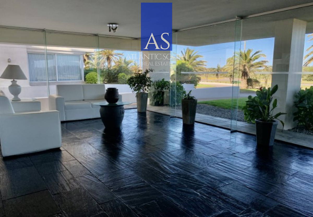 Apartamento ID.3998 - Apartamento de 2 dormitorios con vista al mar Primera Linea Playa Brava 
