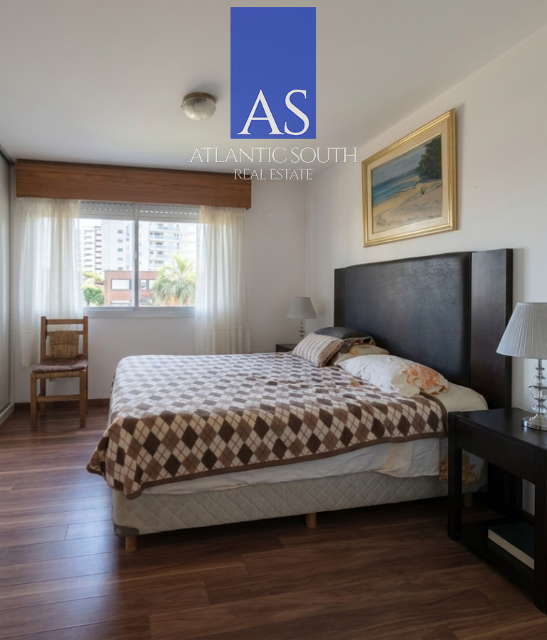 Apartamento ID.4620 - Apartamento Reciclado de 3 Dormitorios con Parrillero en Playa Mansa Punta del Este