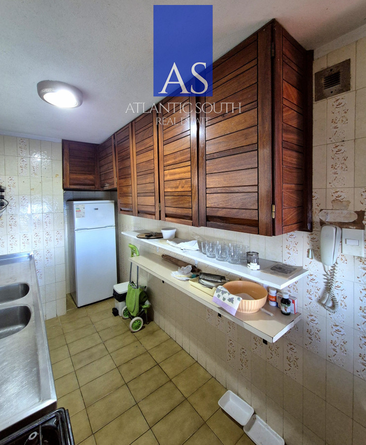 Apartamento ID.4195 - Apartamento 2 dormitorios Vista infinita al mar primera línea con estufa a leña esquinero al oeste garage Playa Mansa Punta del Este