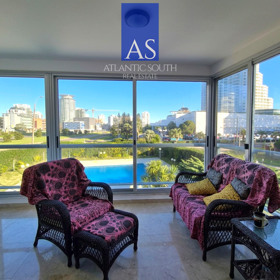 Apartamento ID.4620 - Apartamento Reciclado de 3 Dormitorios con Parrillero en Playa Mansa Punta del Este