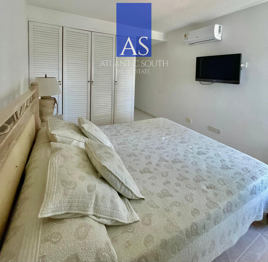 Apartamento ID.4315 - Apartamento de 4 dormitorios con parrillero en primera linea Playa Mansa