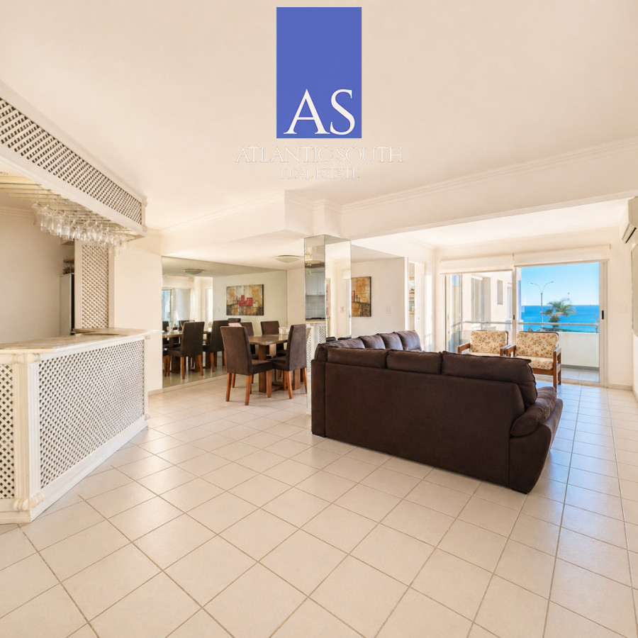 Apartamento ID.4736 - Apartamento de 3 Dormitorios con Vista Parcial al Mar en Playa Mansa - Pinares
