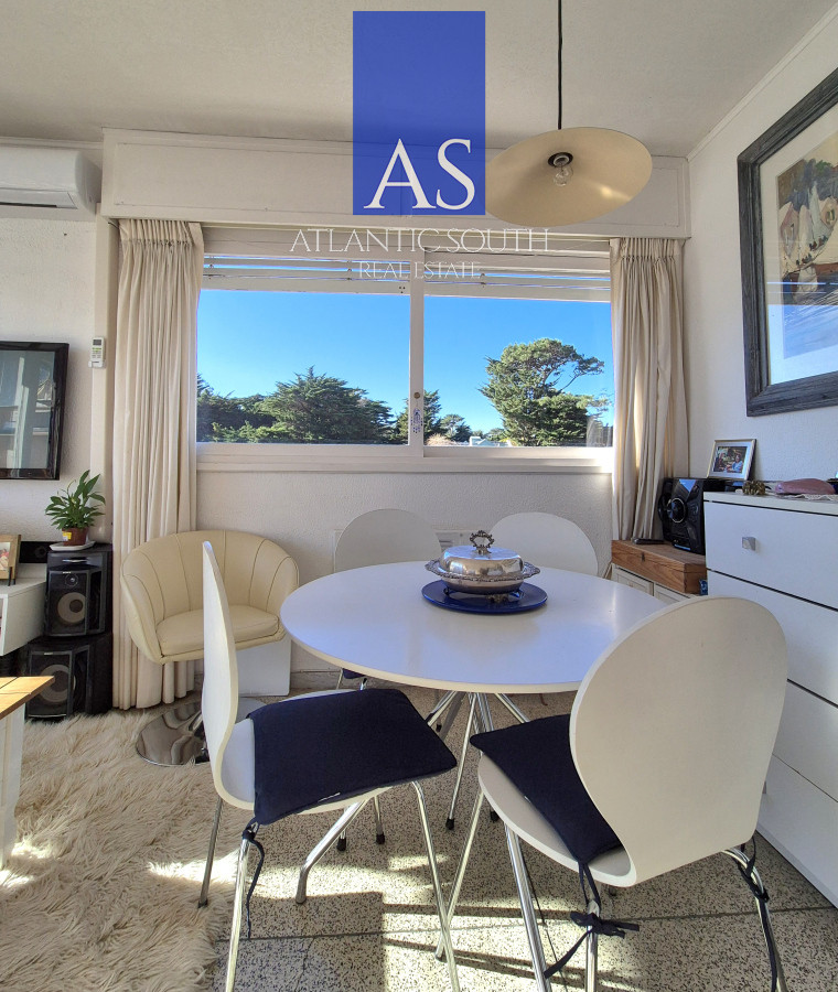 Apartamento ID.4201 - Apartamento 1 dormitorio en venta con vista al Mar edificio primera línea Playa Mansa Punta del Este