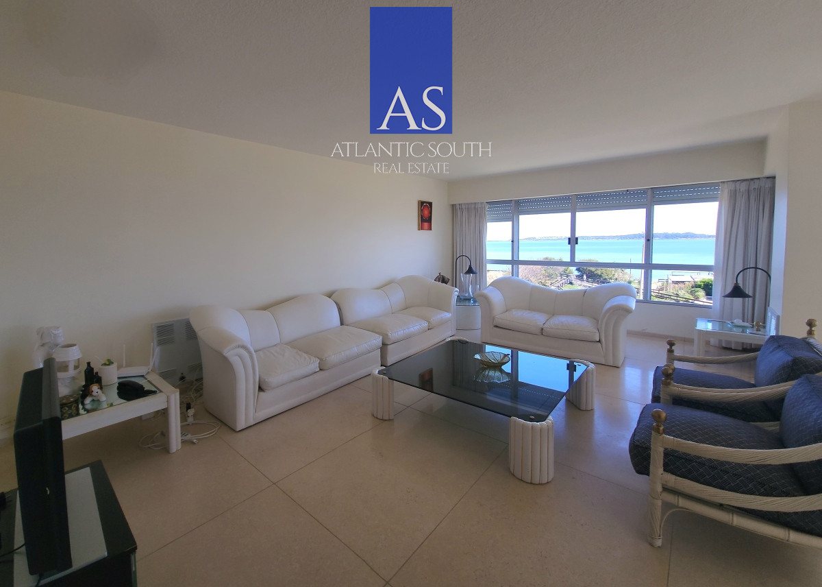 Apartamento ID.3787 - Apartamento en venta 3 domritorios y dependencia con hermosa vista Playa Mansa