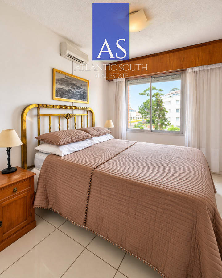 Apartamento ID.5139 - Apartamento de 2 dormitorios totalmente reciclado en Playa Mansa con garage y baulera