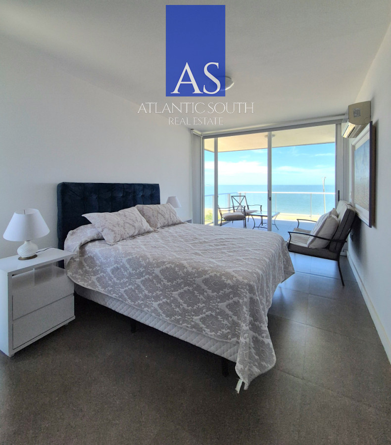 Apartamento ID.4455 - Penthouse apartamento 2 dormitorios frente al mar con azotea de uso exclusivo garage primera línea Playa Mansa Pinares Punta del Este
