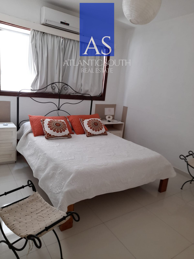 Apartamento ID.3919 - Apartamento 1 dormitorio y medio reciclado con cochera frente al mar parada 1 Playa Mansa Punta del Este