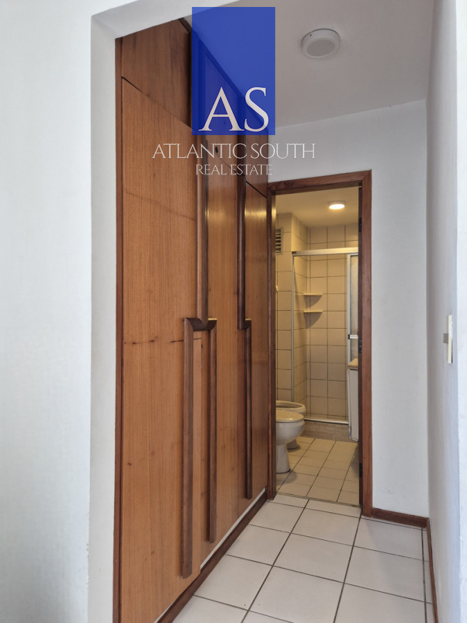 Apartamento ID.4830 - Apartamento de 1 dormitorio terraza cochera cerca del mar Mansa Brava Punta del Este