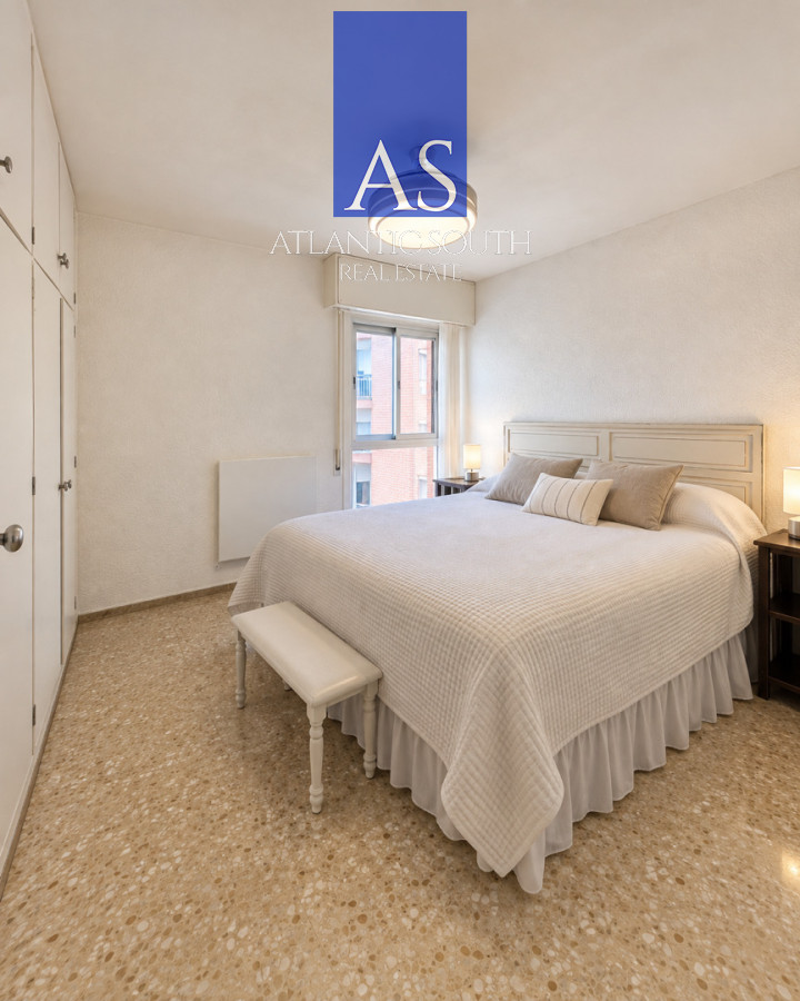 Apartamento ID.5122 - Apartamento 2 dormitorios frente al mar reciclado terraza y garage gastos bajos Playa Mansa Punta del Este