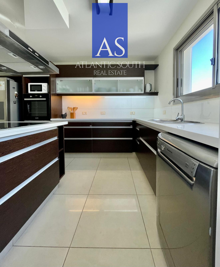 Apartamento ID.4343 - Apartamento de 3 dormitorios mas servicio primera linea playa brava 