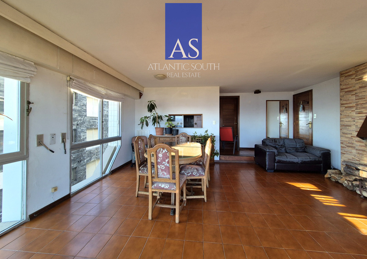 Apartamento ID.4195 - Apartamento 2 dormitorios Vista infinita al mar primera línea con estufa a leña esquinero al oeste garage Playa Mansa Punta del Este