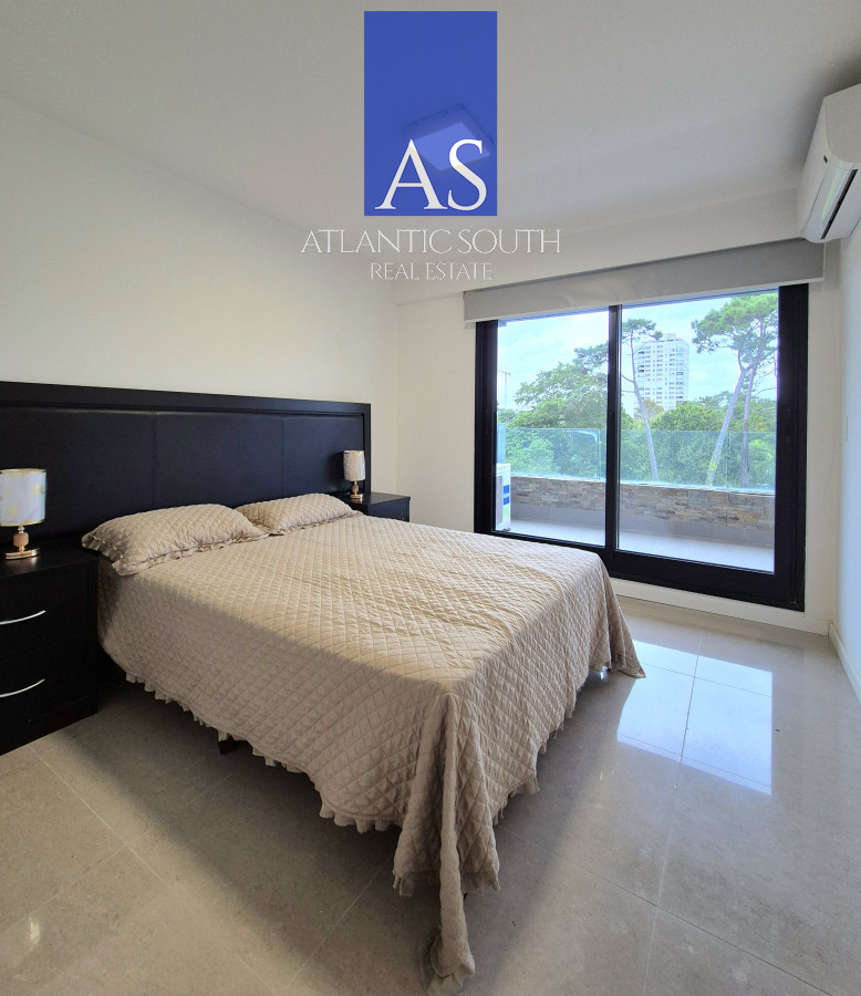 Apartamento ID.4226 - Oportunidad en venta Apartamento 1 dormitorio y medio terraza cochera piscina Playa Mansa Punta del Este