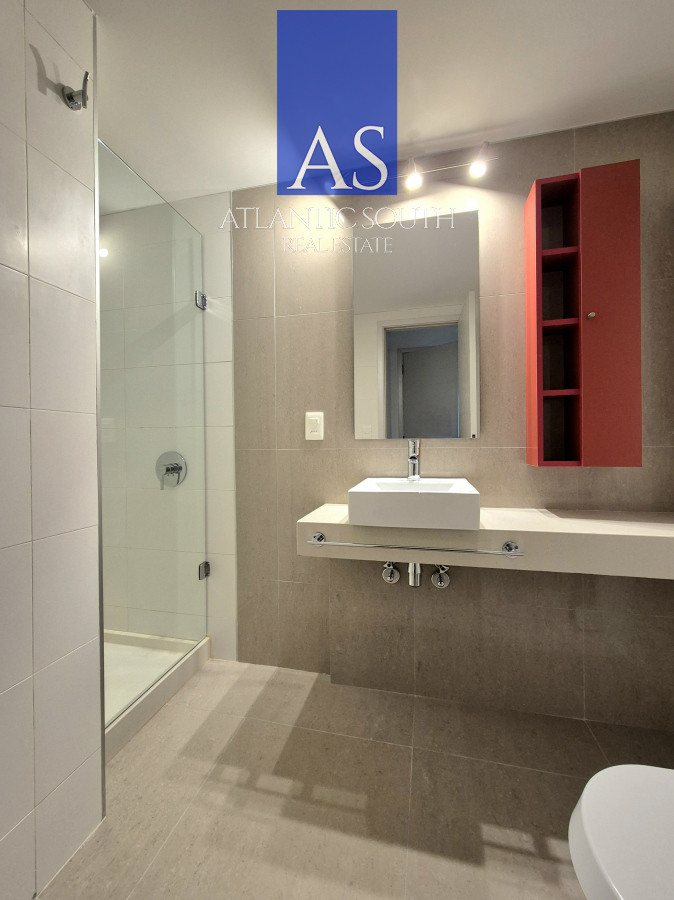 Apartamento ID.4226 - Oportunidad en venta Apartamento 1 dormitorio y medio terraza cochera piscina Playa Mansa Punta del Este