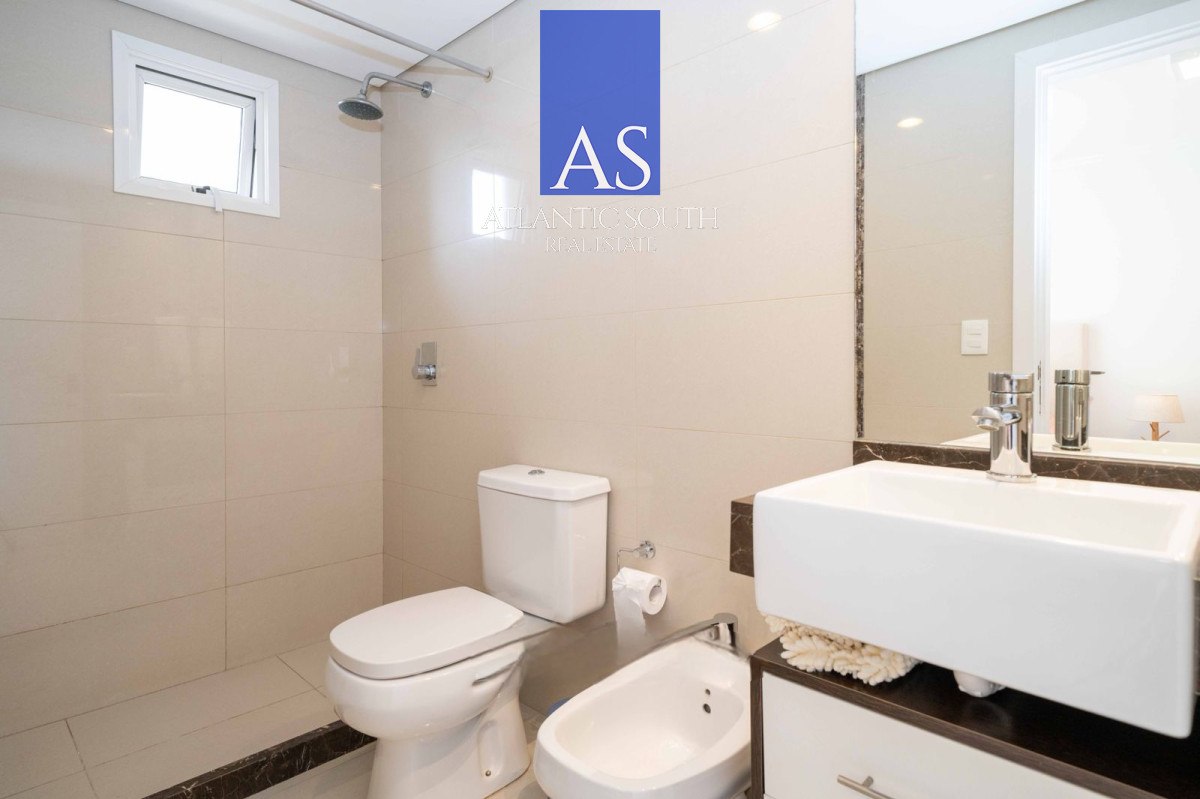 Apartamento ID.3690 - VENTA: APARTAMENTO 3 DORMITORIOS EDIFICIO CRUCEROS PLAYA MANSA