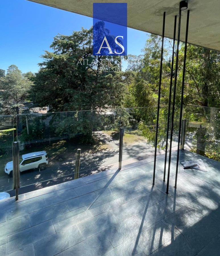 Apartamento ID.4541 - Penthouse de 2 dormitorios moderno + barbacoa uso exclusiva Playa Mansa Punta del Este