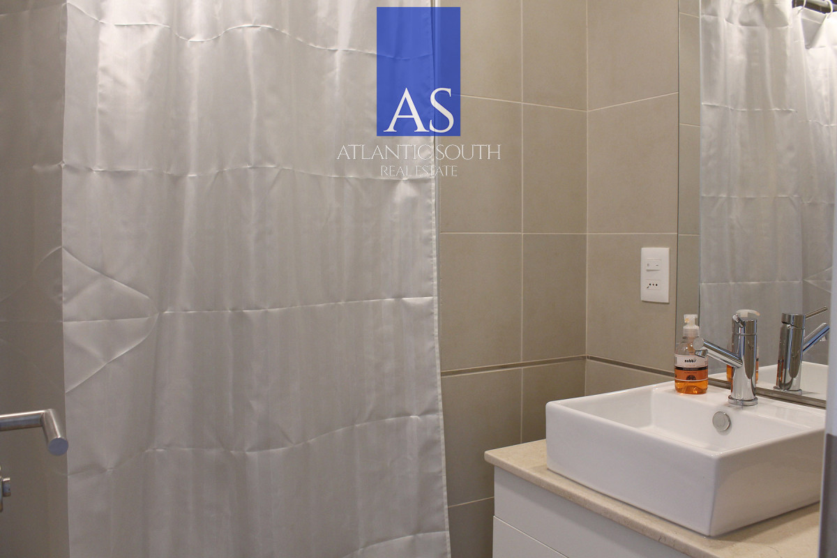 Apartamento ID.3774 - Apartamento moderno 1 dormitorio con parrillero propio terraza garage Playa Mansa a metros del mar Punta del Este