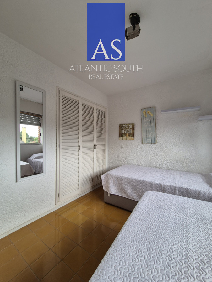 Apartamento ID.3695 - Alquiler anual  2 dormitorios terraza cochera primera linea Playa Mansa