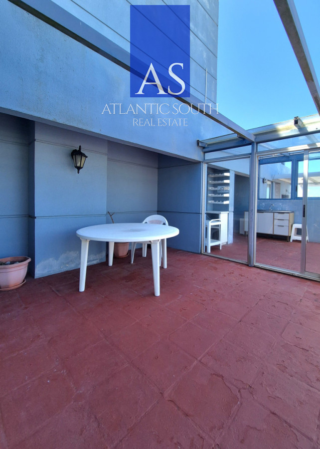 Apartamento ID.4565 - Oportunidad 3 dormitorios + servicio y gran terraza con parrillero propio en Playa Brava Punta del Este 