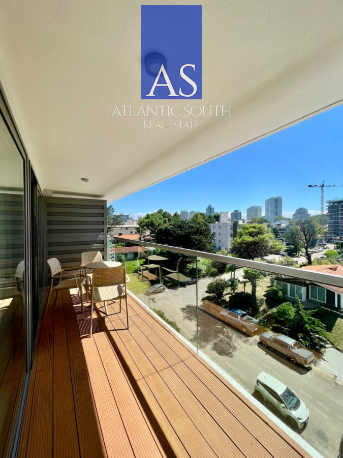 Apartamento ID.4533 - Oportunidad 1 dormitorio y medio con vista, balcón y servicios en Aidy Grill Punta del Este