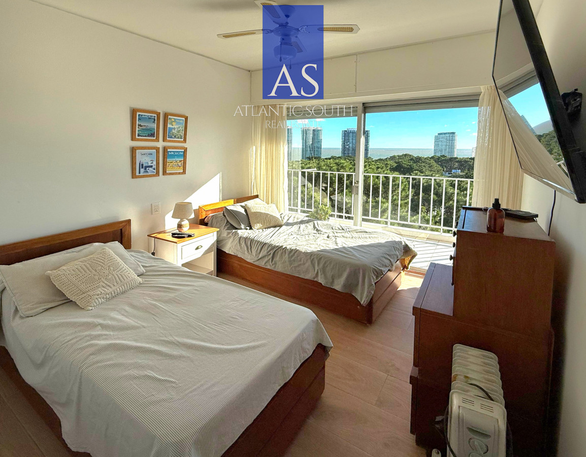 Apartamento ID.4127 - Apartamento de 2 dormitorios con vista al mar Playa Mansa , Punta del Este 