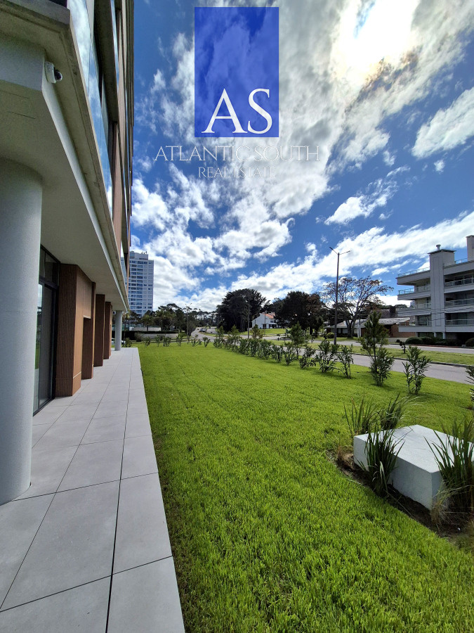 Apartamento ID.4376 - Apartamento tipo casa de 2 dormitorios a estrenar con gran terraza y jardín Playa Mansa Punta del Este