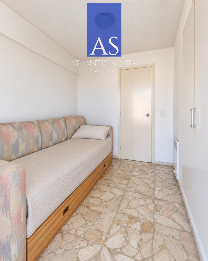 Apartamento ID.5124 - Planta de categoría 3 dormitorios+servicio frente al mar Playa Mansa Punta del Este