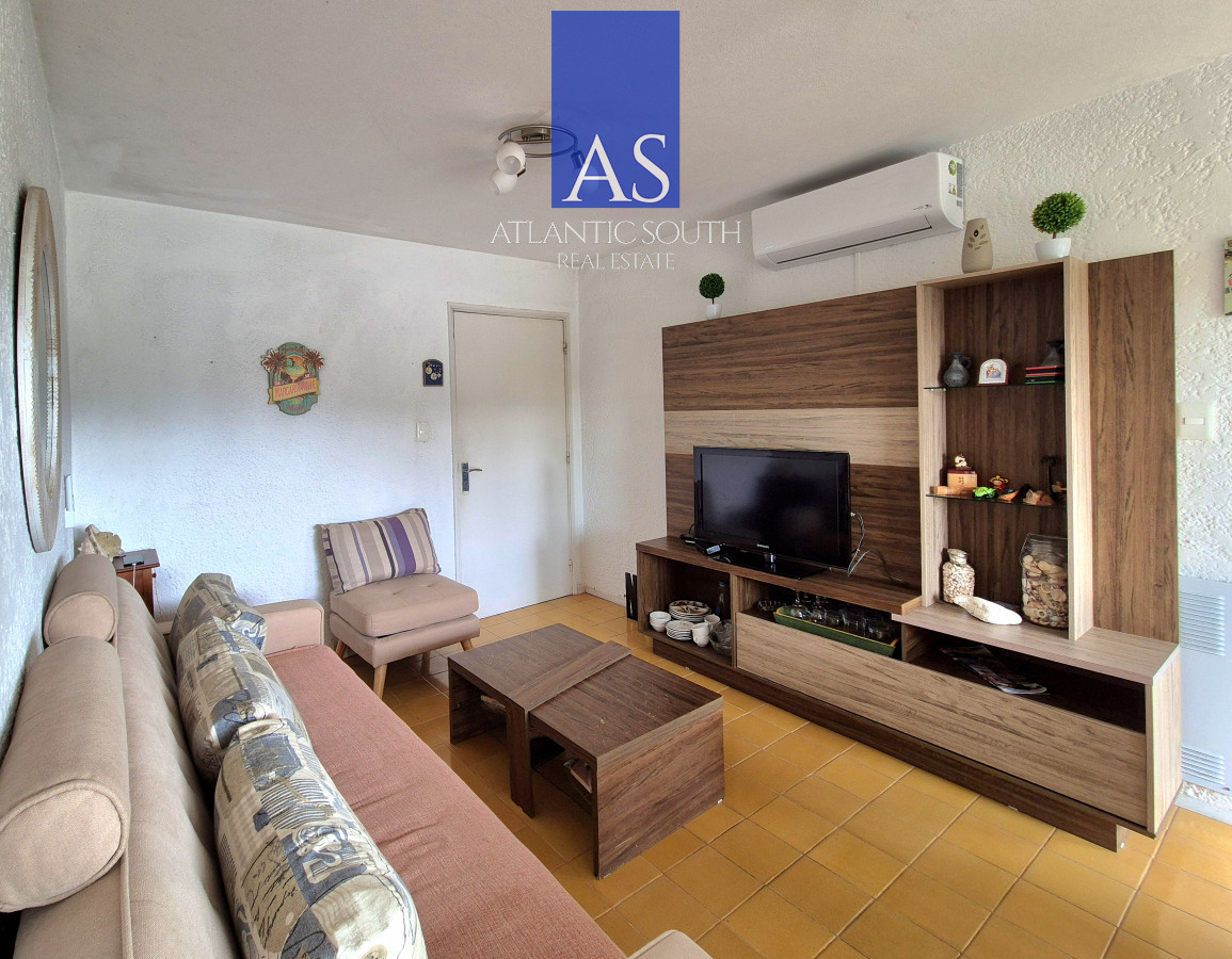 Apartamento ID.3695 - Alquiler anual  2 dormitorios terraza cochera primera linea Playa Mansa