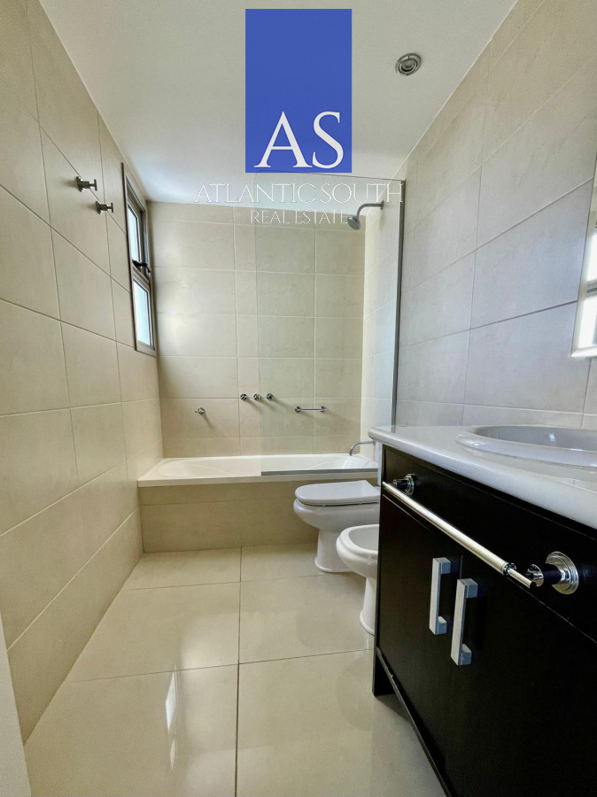 Apartamento ID.4343 - Apartamento de 3 dormitorios mas servicio primera linea playa brava 