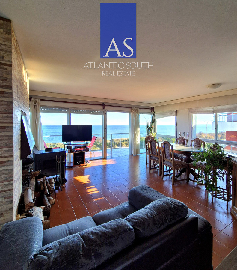 Apartamento ID.4195 - Apartamento 2 dormitorios Vista infinita al mar primera línea con estufa a leña esquinero al oeste garage Playa Mansa Punta del Este