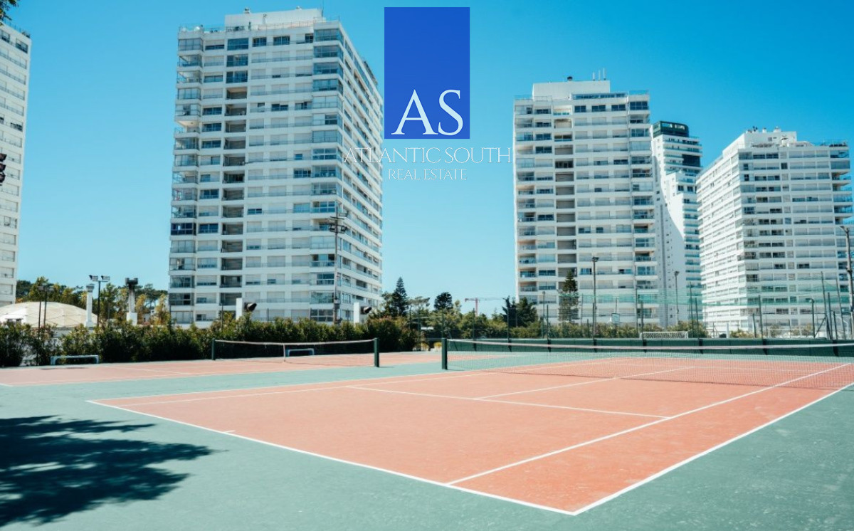 Apartamento ID.4270 - Apartamento de 3 dormitorios con servicios frente al mar en Playa Mansa 