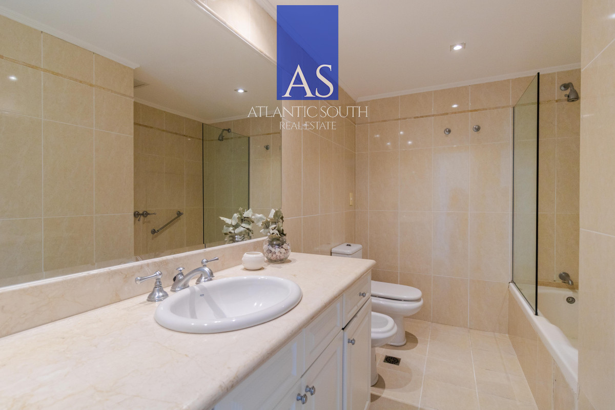 Apartamento ID.3827 - Apartamento 3 dormitorios en primera linea frente al mar Millenium Playa Mansa Punta del Este