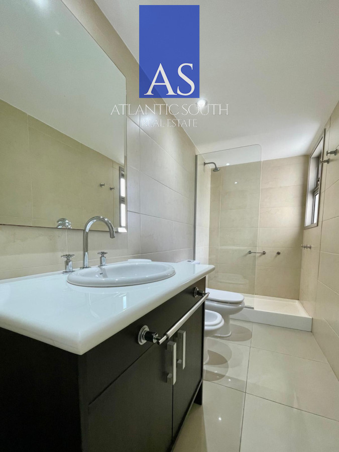 Apartamento ID.4343 - Apartamento de 3 dormitorios mas servicio primera linea playa brava 