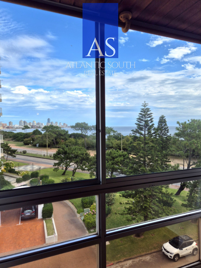 Apartamento ID.4635 - Apartamento reciclado frente al mar Playa Mansa 3 dormitorios terraza con barbacoa uso exclusivo y vista el mar Punta del Este