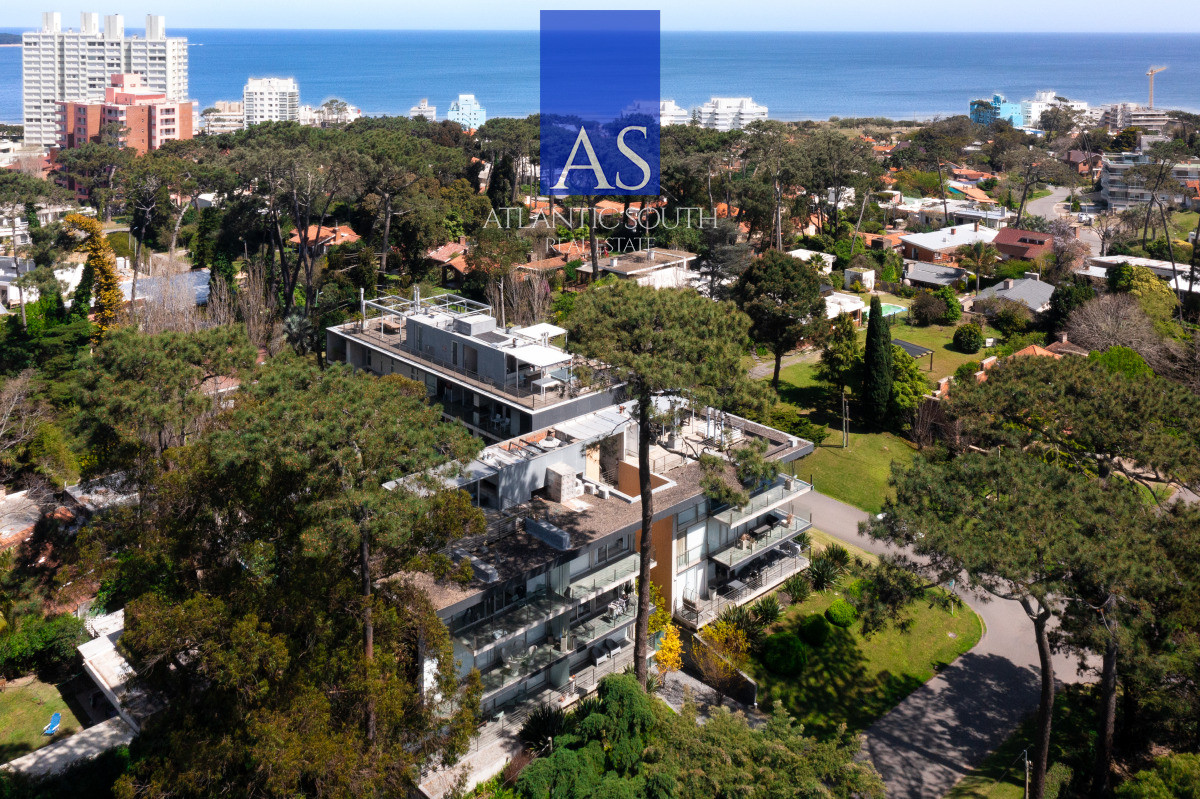 Apartamento ID.4411 - Planta de Categoría apartamento 3 dormitorios moderno con parrillero en Playa Mansa Punta del Este