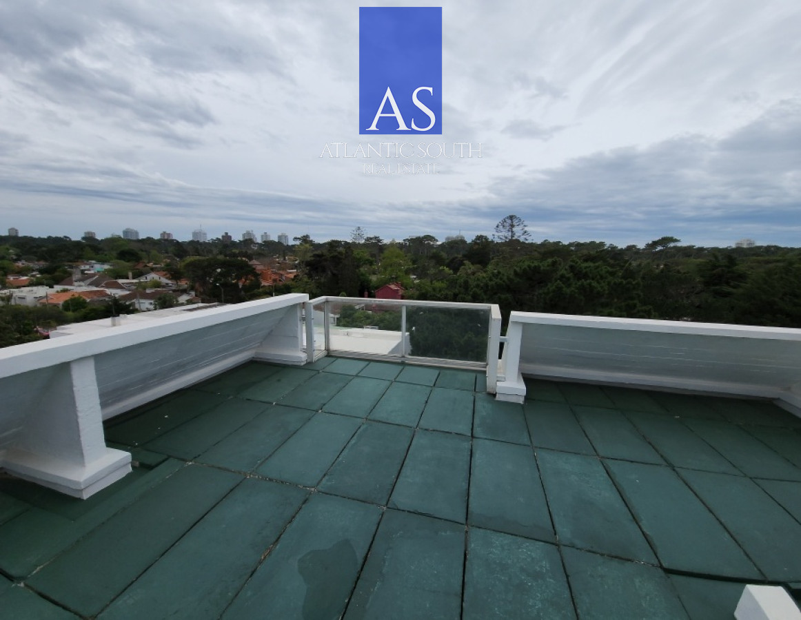Apartamento ID.2502 - Oportunidad Penthouse 3 dormitorios con parrillero cochera Playa Mansa