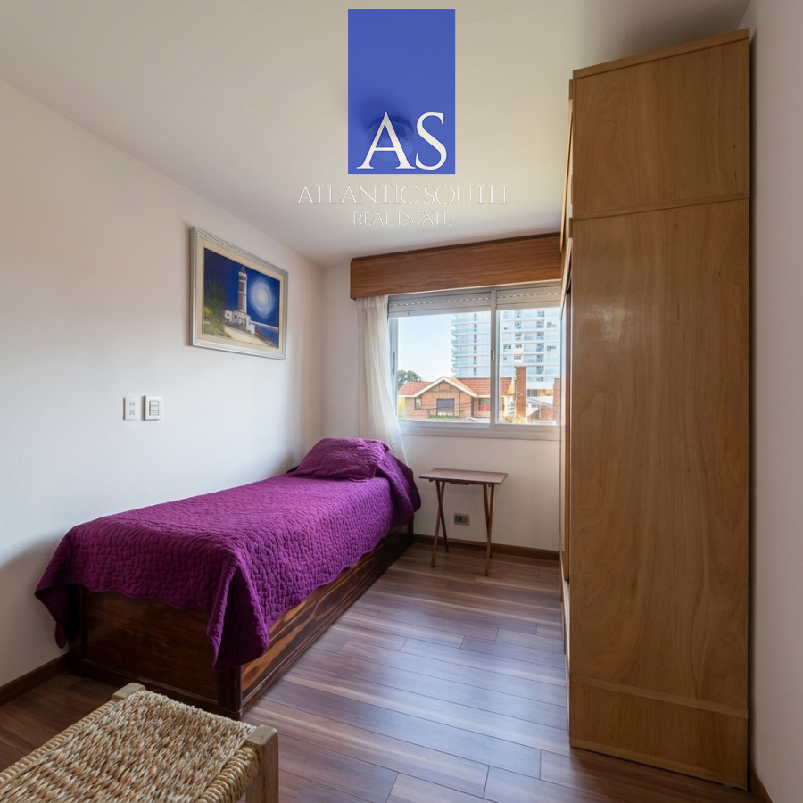 Apartamento ID.4620 - Apartamento Reciclado de 3 Dormitorios con Parrillero en Playa Mansa Punta del Este