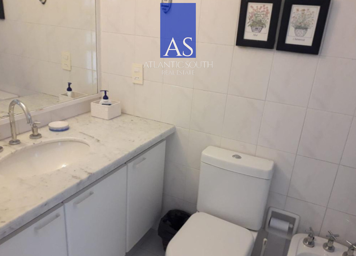 Apartamento ID.4270 - Apartamento de 3 dormitorios con servicios frente al mar en Playa Mansa 