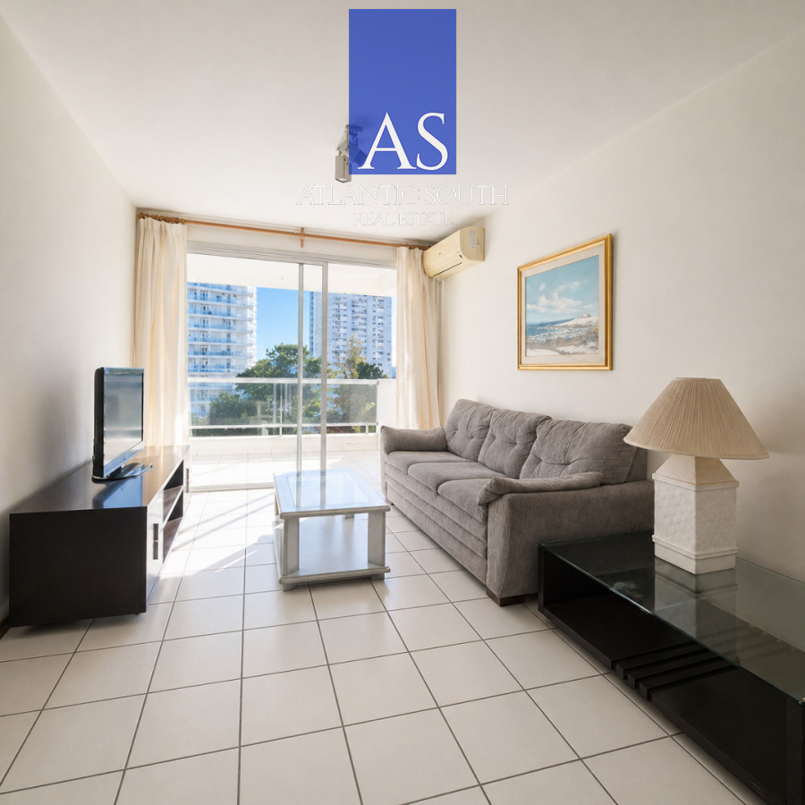 Apartamento ID.4735 - Apartamento de 2 Dormitorios con Terraza y cochera en Playa Mansa Punta del Este