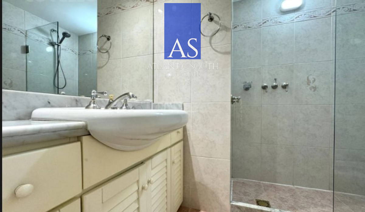 Apartamento ID.4525 - Apartamento 3 dormitorios piso alto frente al mar planta de categorí