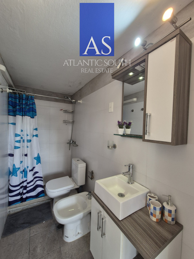 Apartamento ID.3695 - Alquiler anual  2 dormitorios terraza cochera primera linea Playa Mansa