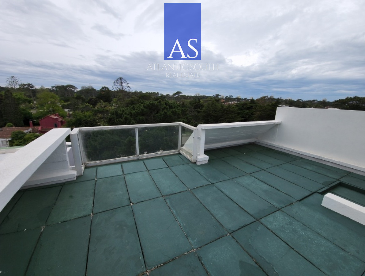 Apartamento ID.2502 - Oportunidad Penthouse 3 dormitorios con parrillero cochera Playa Mansa