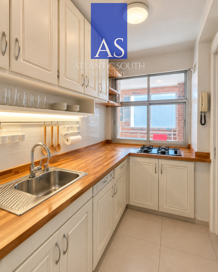 Apartamento ID.5122 - Apartamento 2 dormitorios frente al mar reciclado terraza y garage gastos bajos Playa Mansa Punta del Este