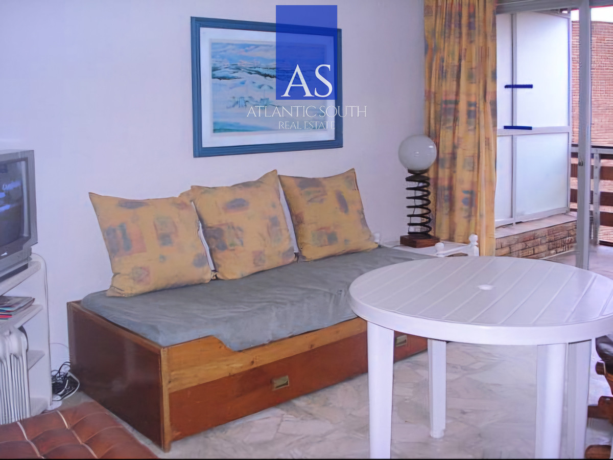 Apartamento ID.4381 - Apartamento frente al mar con vista 1 dormitorio semi reciclado terraza cochera primera linea Playa Mansa Punta del Este