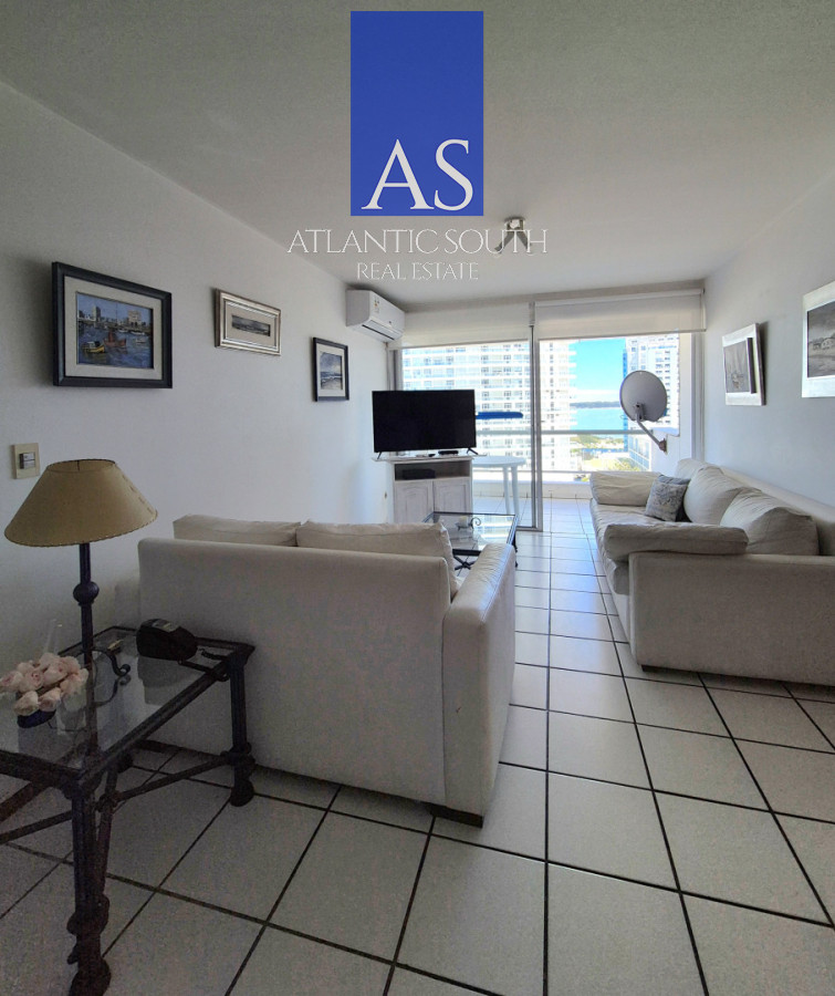 Apartamento ID.4437 - Apartamento 2 dormitorios terraza y garage piso alto con vista al mar a metros de la playa en Playa Mansa Punta del Este