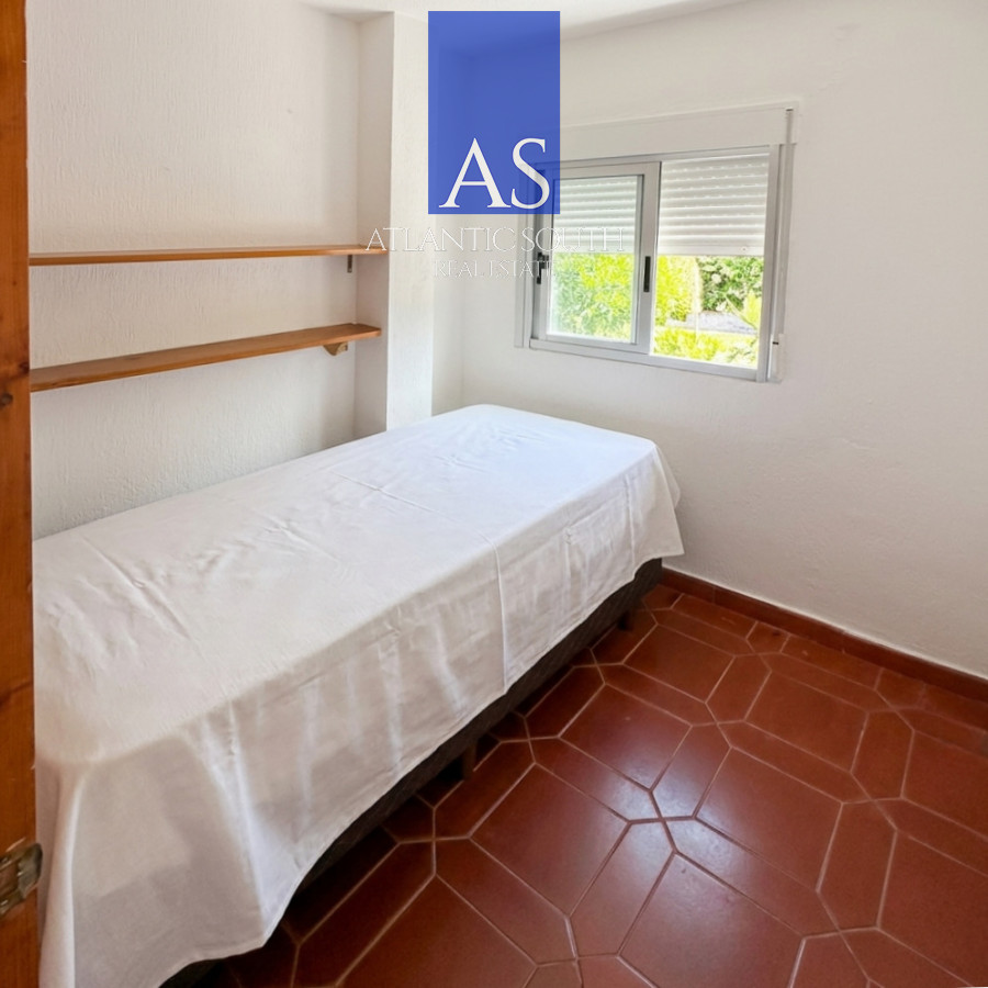 Apartamento ID.4665 - Apartamento de 2 dormitorios, patio con barbacoa y cochera techada en Punta del Este