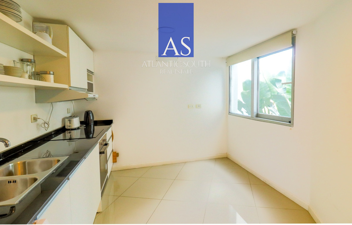 Apartamento ID.3719 - Apartamento moderno de categoría 3 dormitorios+dependencia completa en primera linea al mar en Playa Mansa Pinares Punta del Este