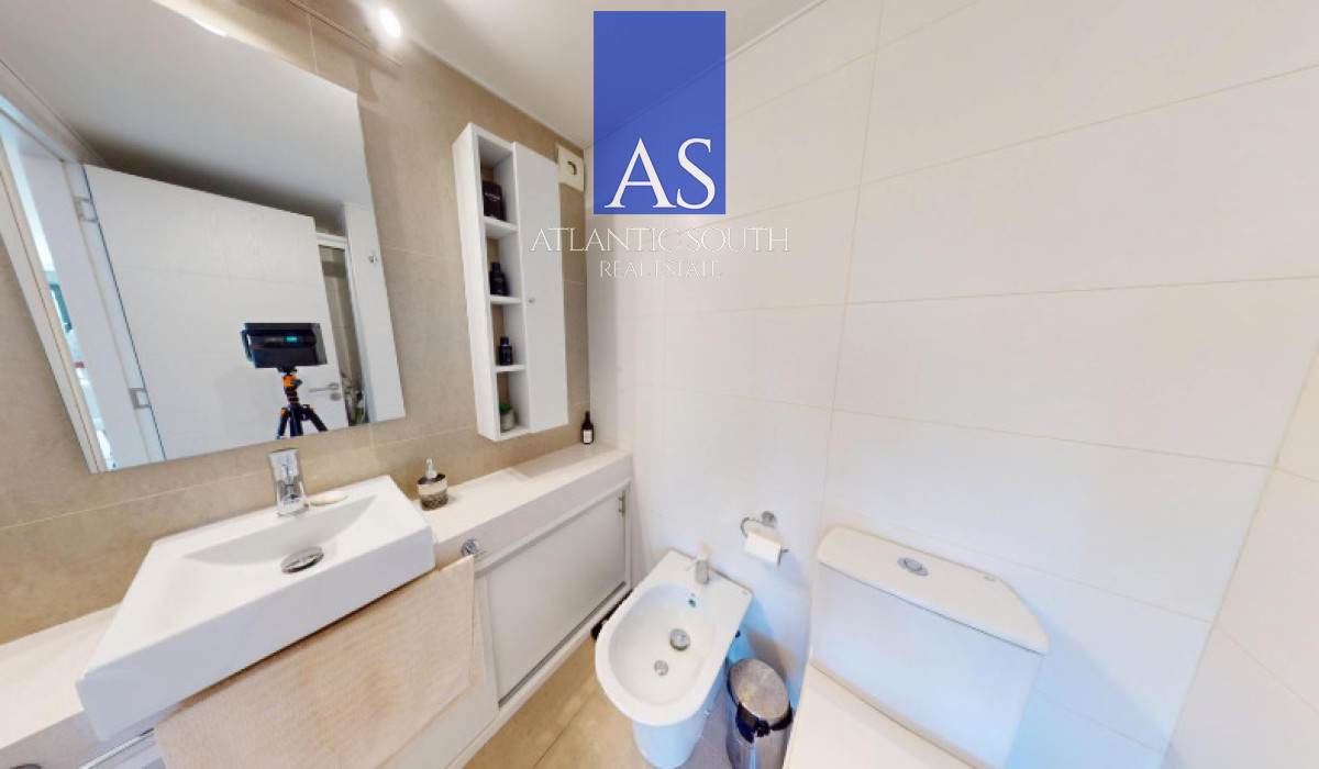 Apartamento ID.4483 - Apartamento 2 dormitorios moderno con terraza cochera piscina Playa Mansa Punta del Este