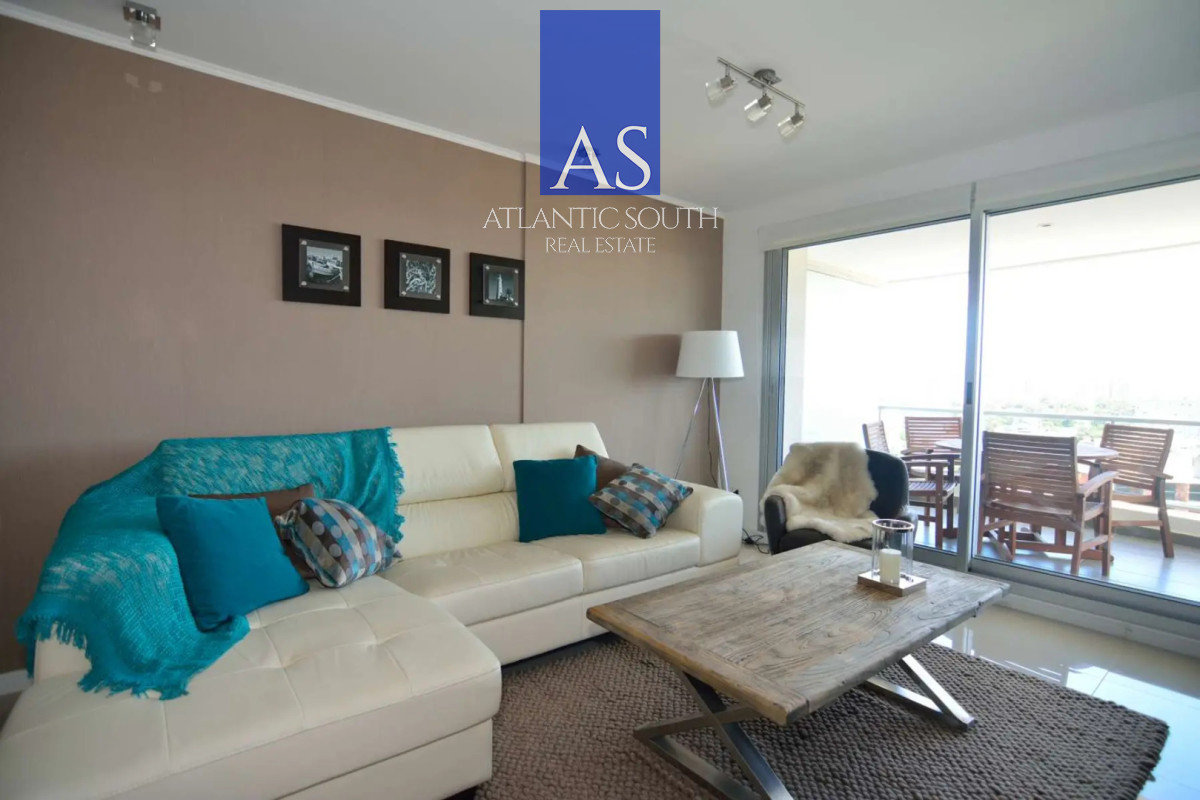 Apartamento ID.5009 - Apartamento de 2 dormitorios con vista y garage en Playa Brava, Punta del Este